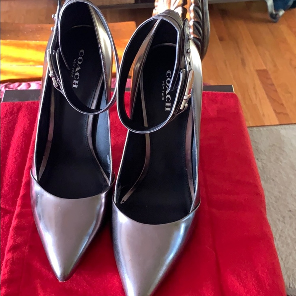 Sexy Coach metallic pumps